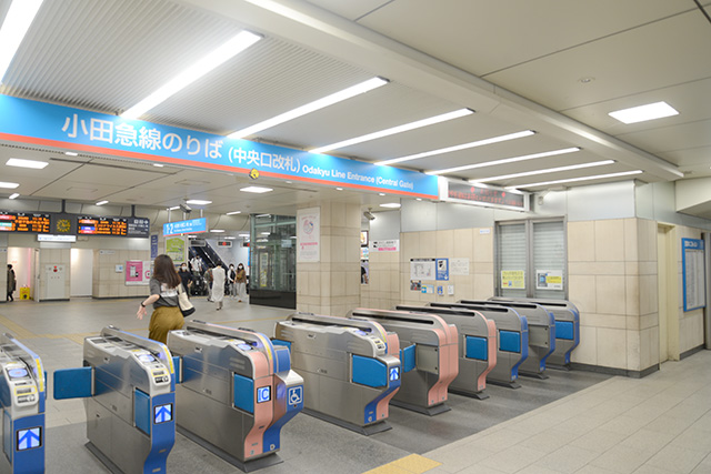 中央口改札を出てJR線「登戸駅」方面へ進みます。